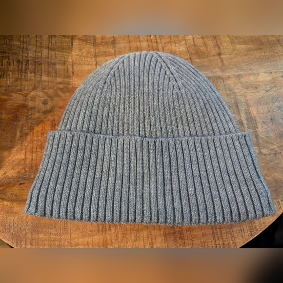 NWOT Karl Lagerfeld Paris Logo Studded Beanie & Matching Gloves - Picture 3 of 8